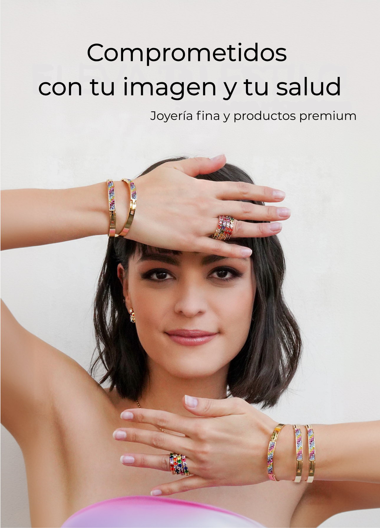 Modelo con joyas